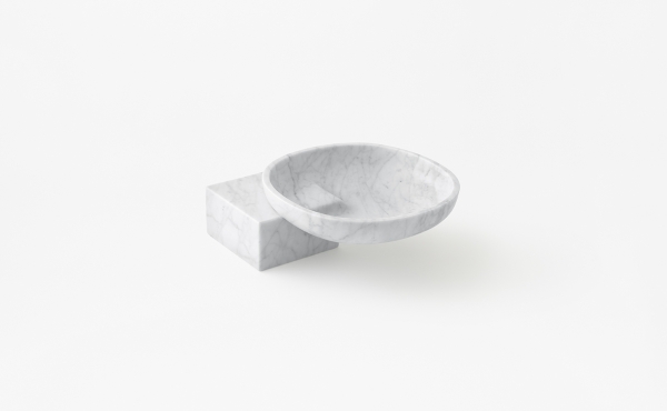 ciotola Underbowl S by nendo in marmo Bianco di Carrara, finitura levigata.